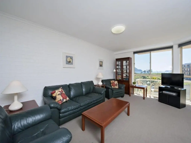 3 Bedrooms Apartment