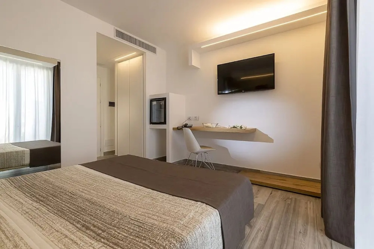Sundeck Hotel & Spa