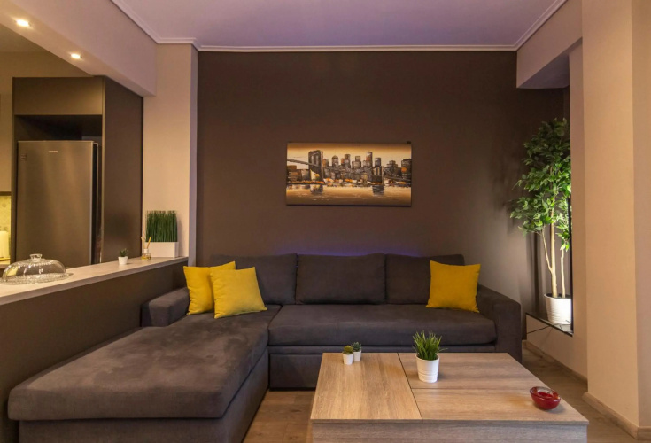 Luxury apartment 10’ from the center!