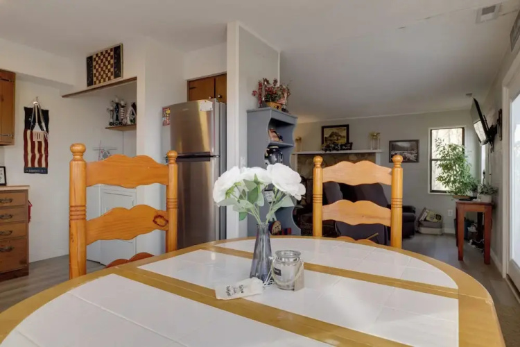 9 Mi to Dollywood: Pet-friendly Smoky Mtn Cabin!