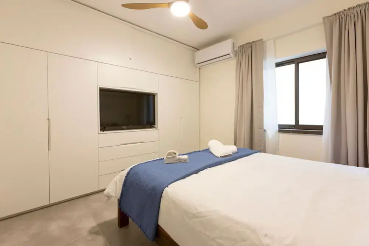 AirTLV Sirkin Apartment