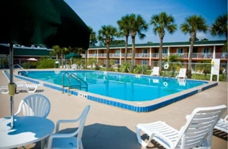 Indian Harbour Beachside Hotel