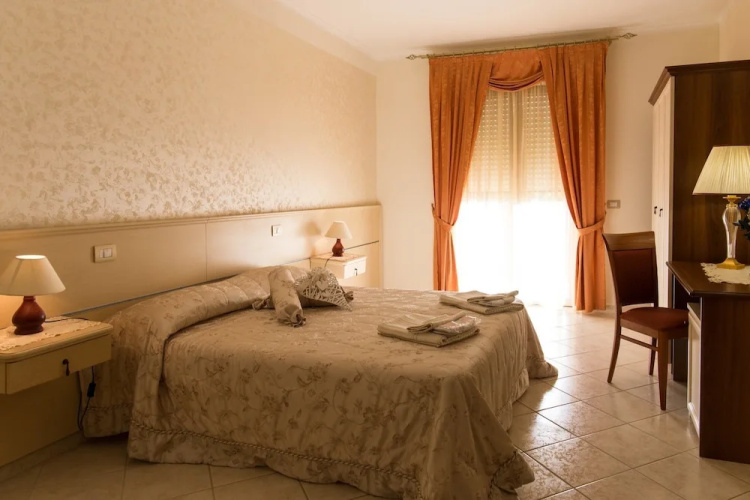 Elia Hotel