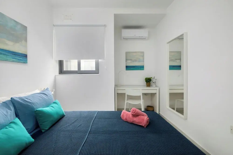 Cosy & Modern 1 BR APT - 2 mins from sea