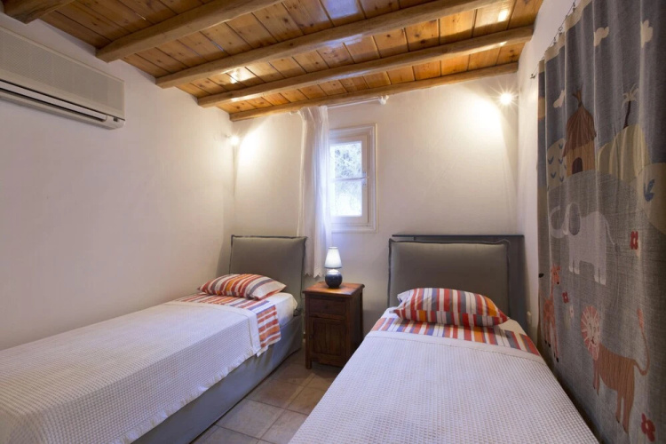 Psarrou villa for 10 guests, stunning sea views