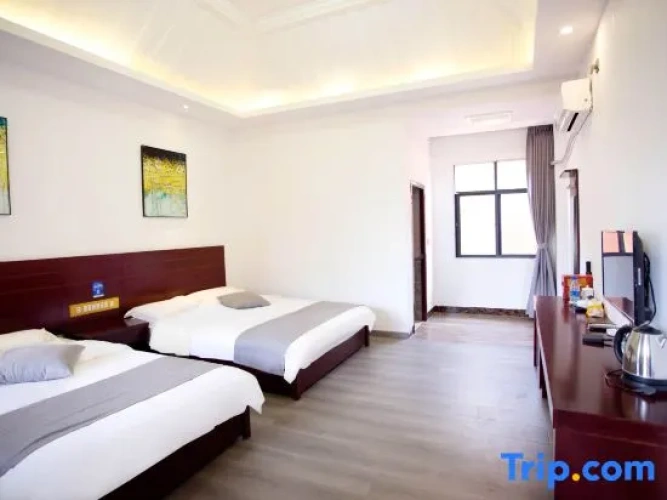Standard room with courtyard view