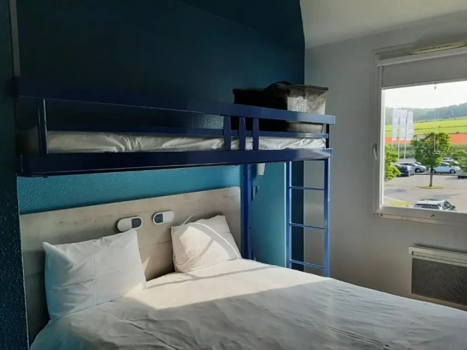 Standard Triple room