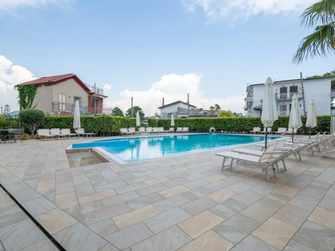 Villa With Pool in Paestum