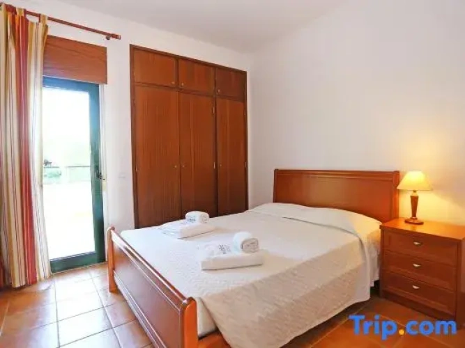 3 Bedrooms Apartment