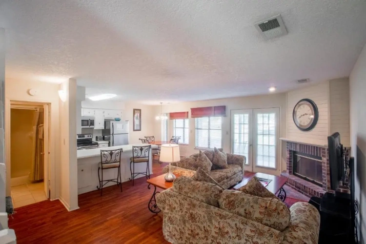 2 Bedrooms Villa