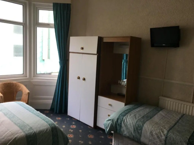 Standard Triple room