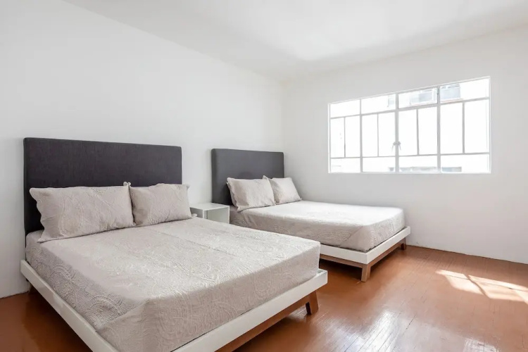 Stay Connected in Roma - 3br- Fast Wifi- Laundry