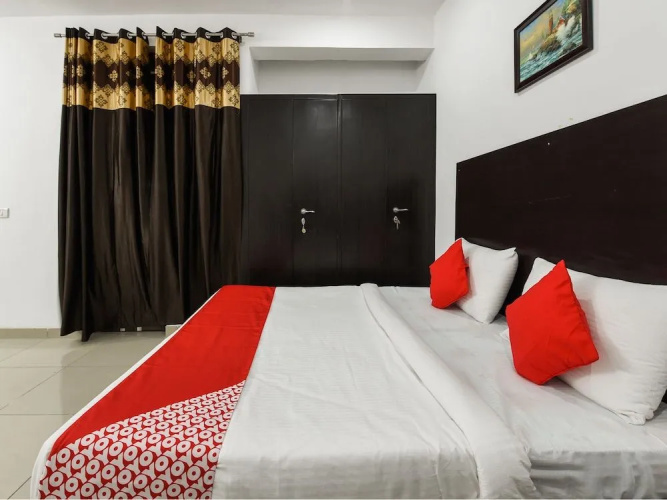 OYO 13025 Petals Inn