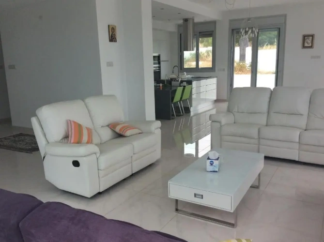 5 Bedrooms Cottage