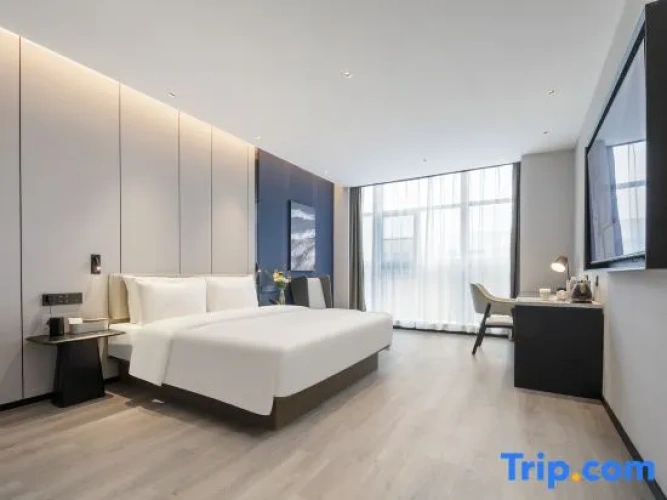 Standard Double room with city view