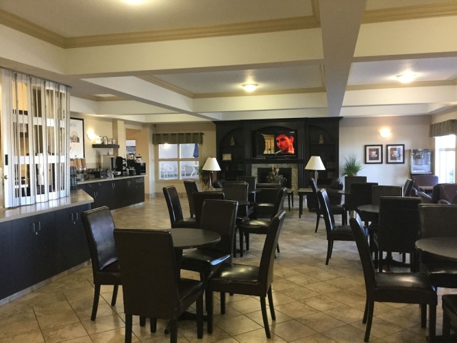 Ramada by Wyndham Pincher Creek photo 18