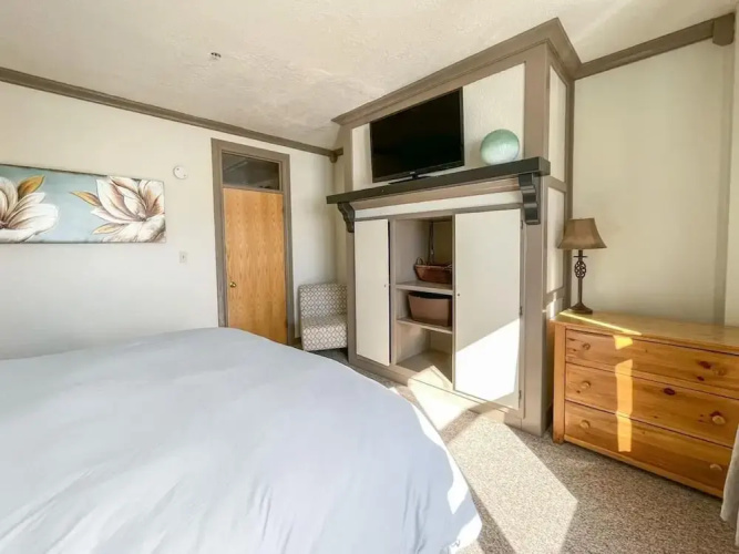 7 guests 2BR 2BA