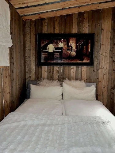 Aurora Bliss Cabin Retreat