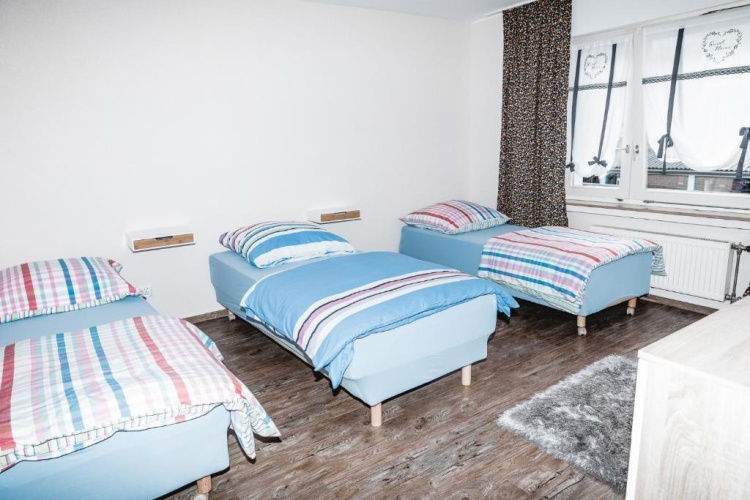 Standard Triple room