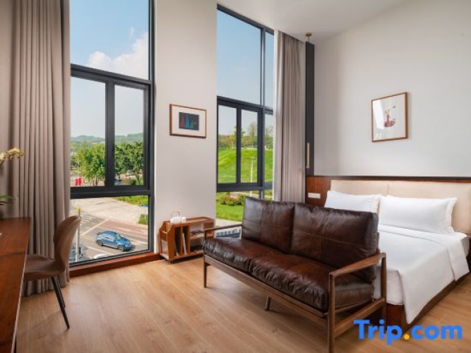 Standard room with land view