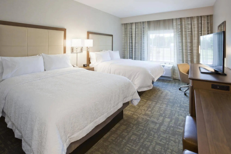Hampton Inn Spicer Marina Area