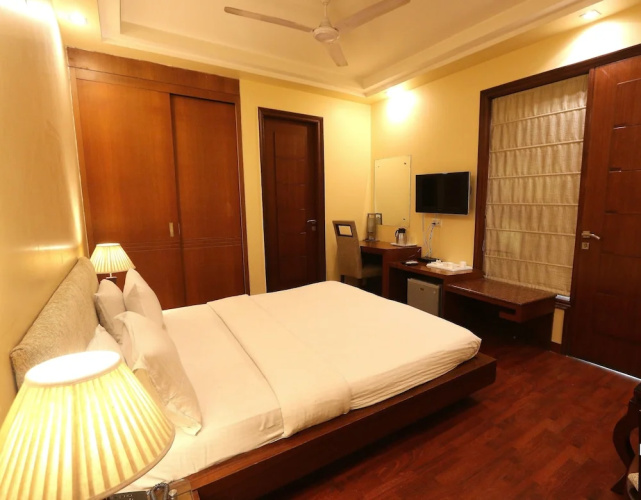 BedBug Hostel by Madpackers