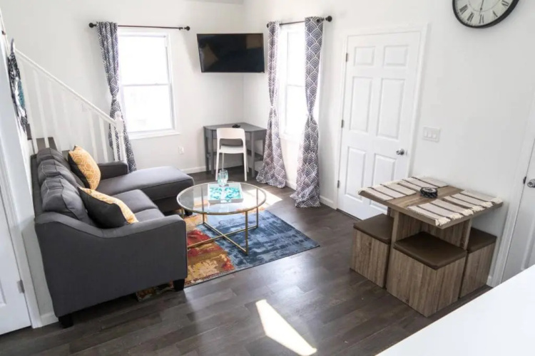 2 Blocks from Beach-Sleeps 16