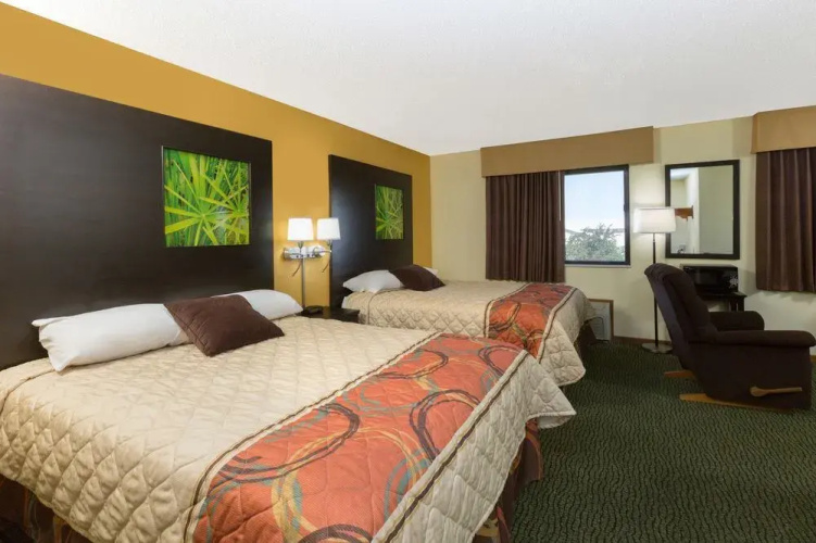 Super 8 Perry Ia