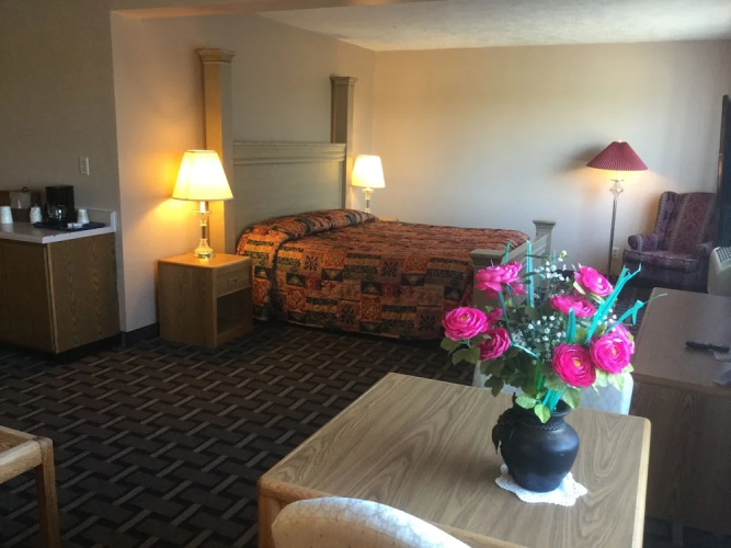 Sky Lodge Inn & Suites