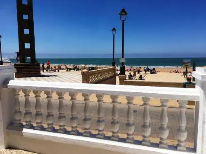 Hostal Rompeolas