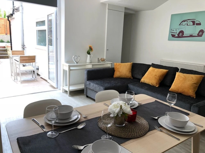 Clydes Hideaway Apartment