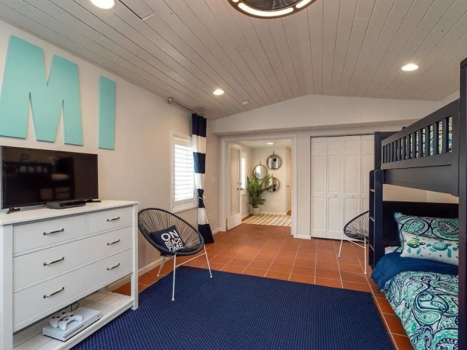 The Beach House 3 Bedroom Home by RedAwning