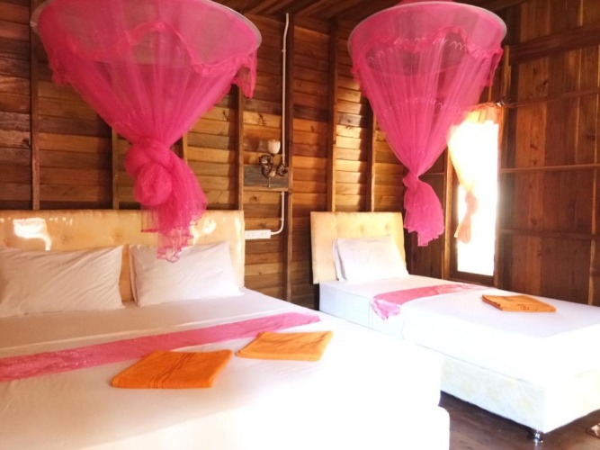 Standard Triple room