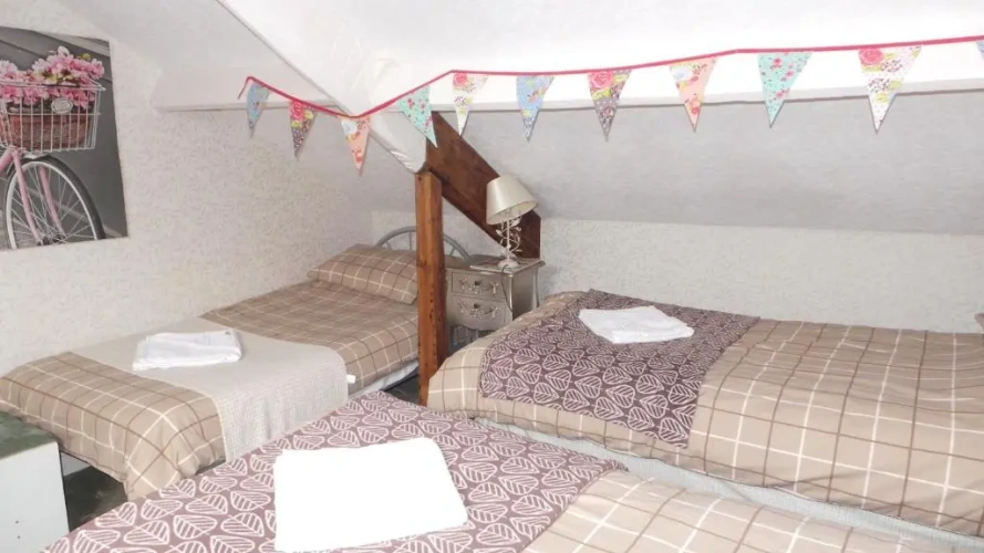 Standard Triple room