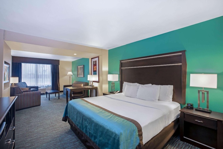 Deluxe Double Suite with city view