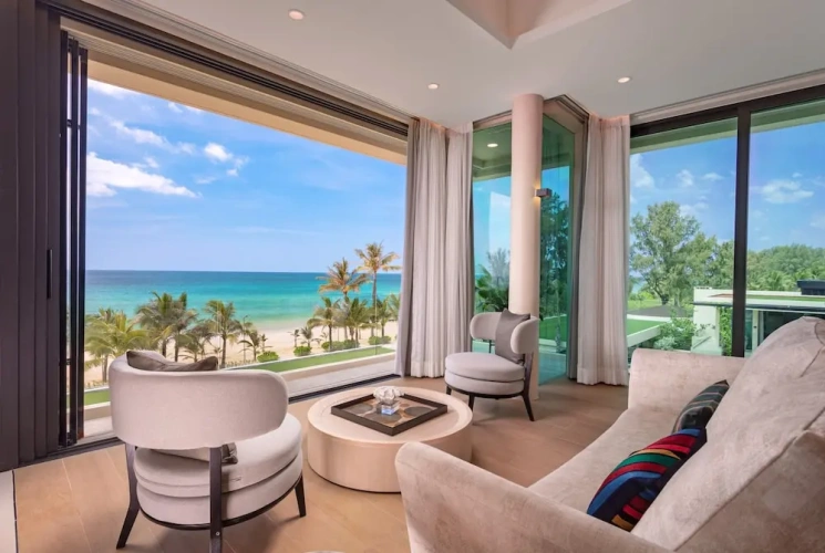 4 Bedrooms Luxury Villa beachfront