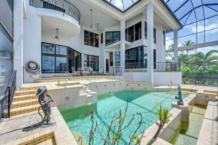 3 Bedrooms Cottage with balcony