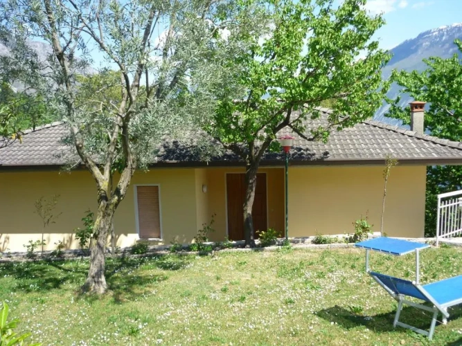 Standard Quadruple room with lake view