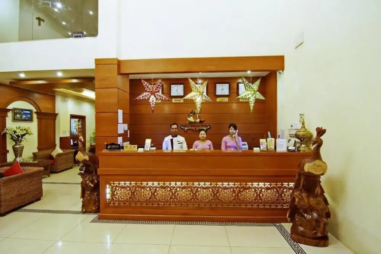 Gold Yadanar Hotel
