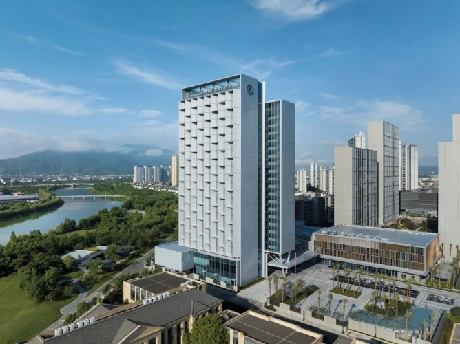 Deluxe Double room with city view