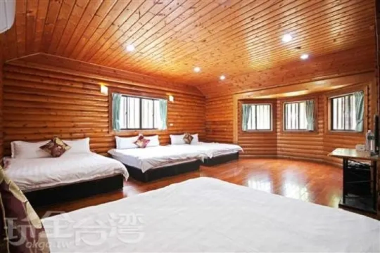 5 Bedrooms Cottage