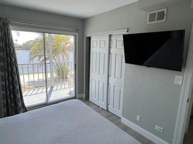 1 Bedroom Double Suite with balcony and with lake view