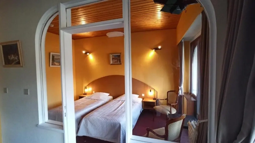 Standard Twin room with view