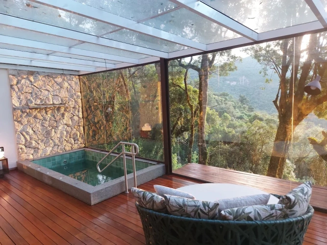 Premium Suite with land view