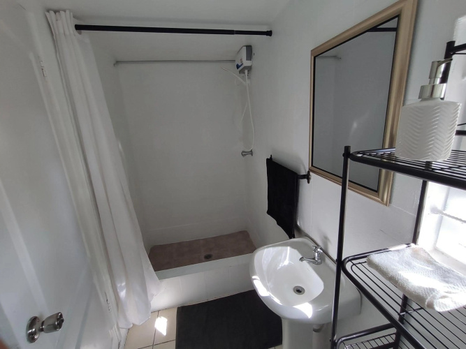 Garden Studio Flat Mango Walk