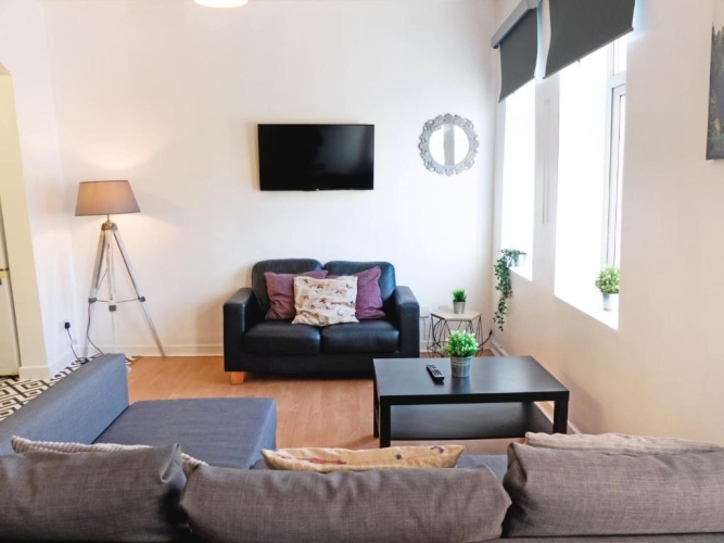 2 Bedrooms Apartment