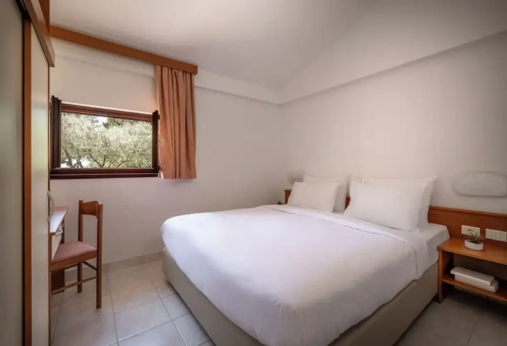 2 Bedrooms Premium Apartment with garden view