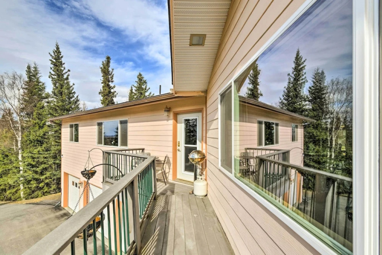 Hillside Anchorage Home by Hiking & Biking Trails!