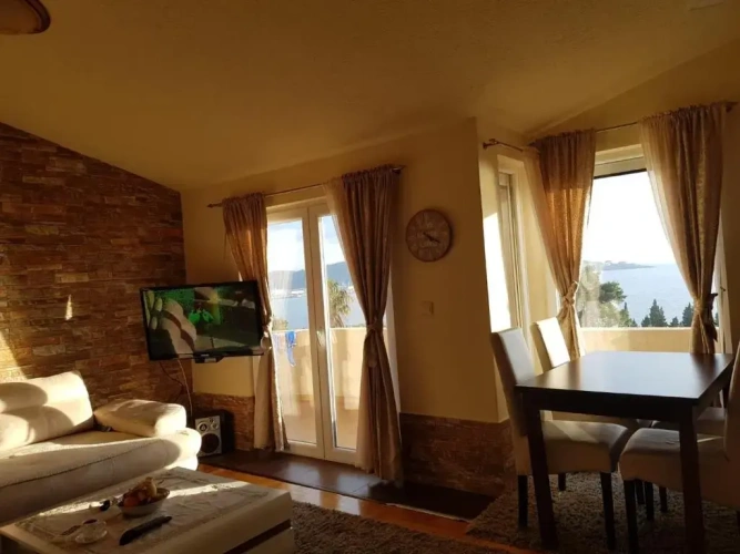 1 Bedroom Deluxe Apartment with balcony and with sea view
