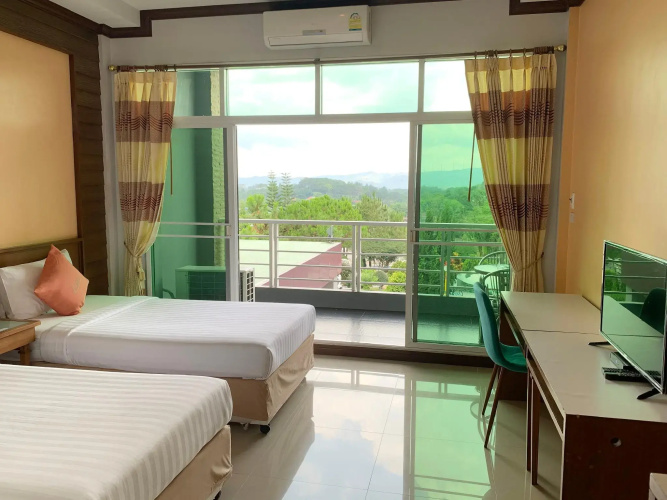 Breeze Hill Hotel
